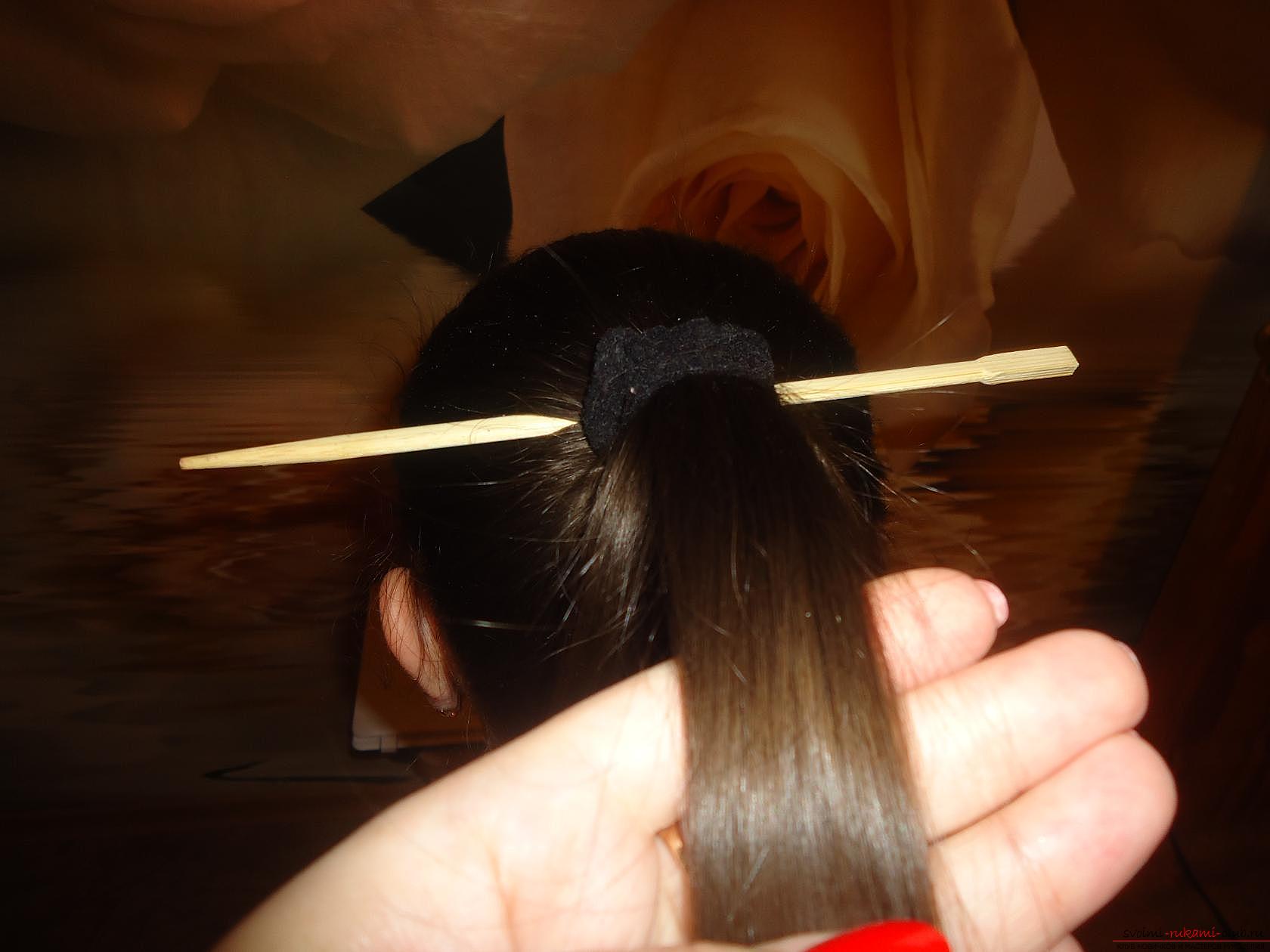 Если вы хотите знать как плести французскую косу с помощью китайской палочки, наш мастер-класс прически с плетением для вас.. Фото №8